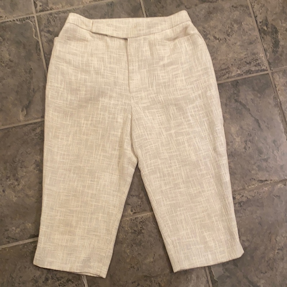 Ellen Tracy Bermuda shorts. Petite size 4